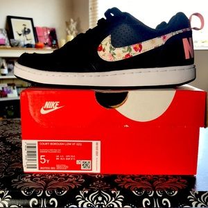 Nike Court Borough Low VF Size 5Y
